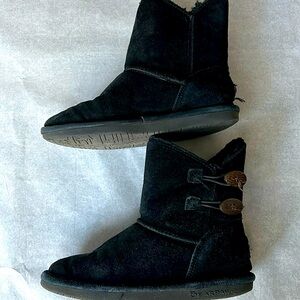 Bear paw us 2 size mint condition boat